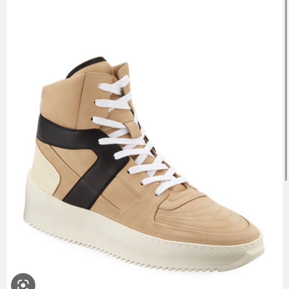 Fear of God
Fear Of God Basketball Sneaker
Size: Men's US 12.5 / EU 45-46